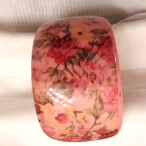 LUCITE FLORAL BRACELET PREOWNED